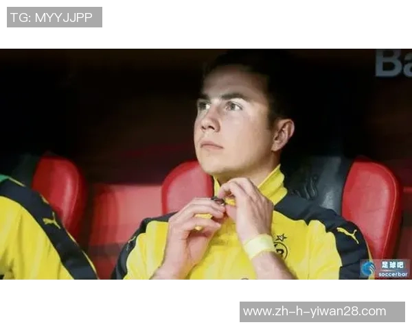 《足球星梦：从球场到卡片的荣耀之路》